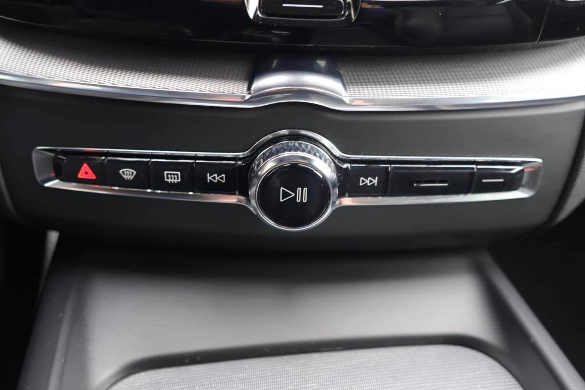 Volvo XC60 Volvo XC60 T6 Recharge AWD R-Design | Stoelverwarming | Parkeer Camera | Panoramadak | Memorystoel | Keyless
