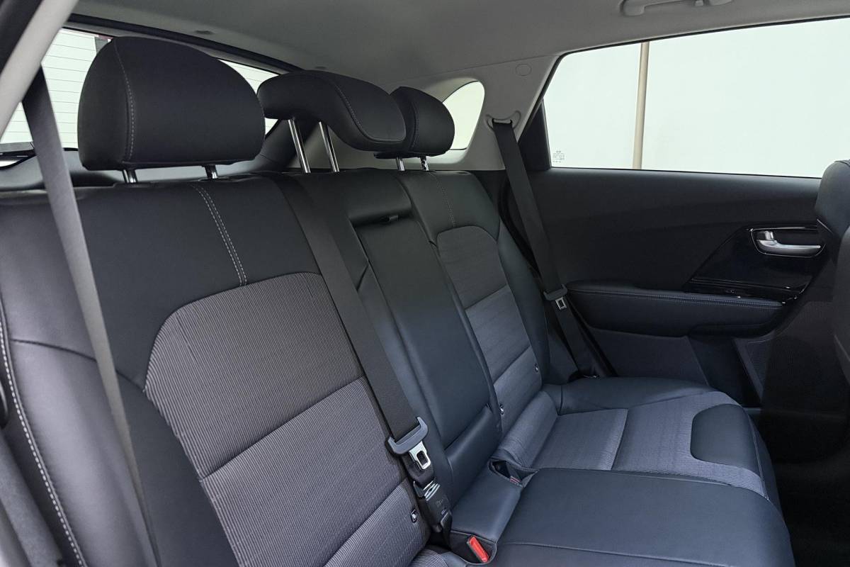 Kia Niro Kia Niro 1.6 GDi Hybrid Edition | Trekhaak | Navigatie | Stoel/Stuur verwarming | Cruise control | Parkeersensoren | Achteruitrijcamera | Stuurbediening | Schuif/kanteldak | Apple carplay/Android auto