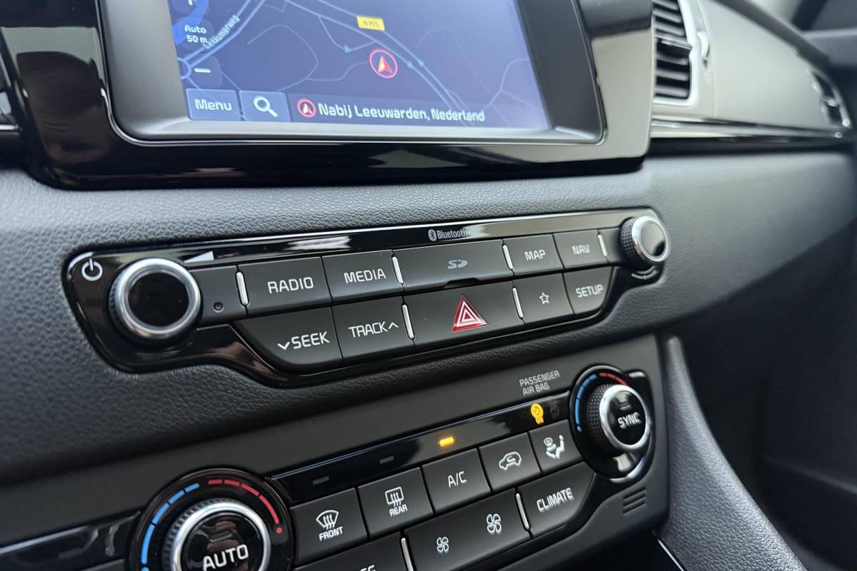 Kia Niro Kia Niro 1.6 GDi Hybrid Edition | Trekhaak | Navigatie | Stoel/Stuur verwarming | Cruise control | Parkeersensoren | Achteruitrijcamera | Stuurbediening | Schuif/kanteldak | Apple carplay/Android auto