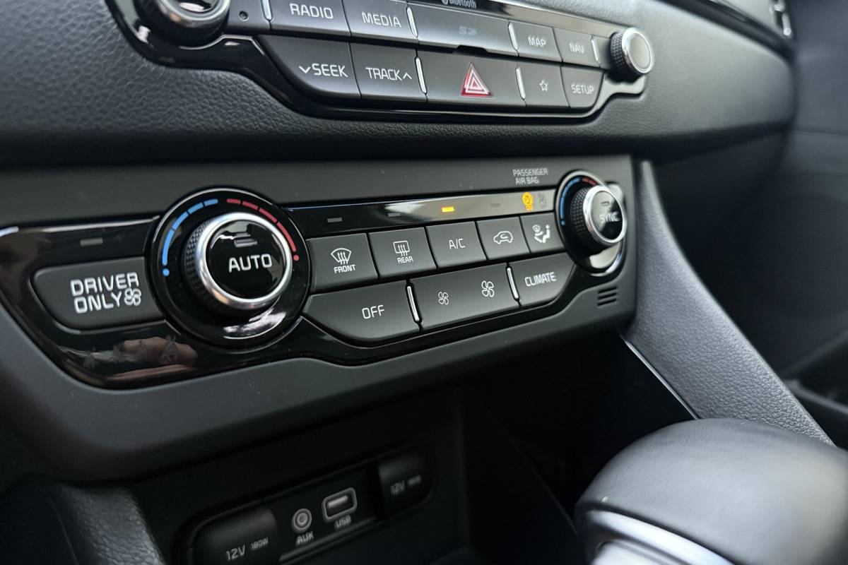 Kia Niro Kia Niro 1.6 GDi Hybrid Edition | Trekhaak | Navigatie | Stoel/Stuur verwarming | Cruise control | Parkeersensoren | Achteruitrijcamera | Stuurbediening | Schuif/kanteldak | Apple carplay/Android auto