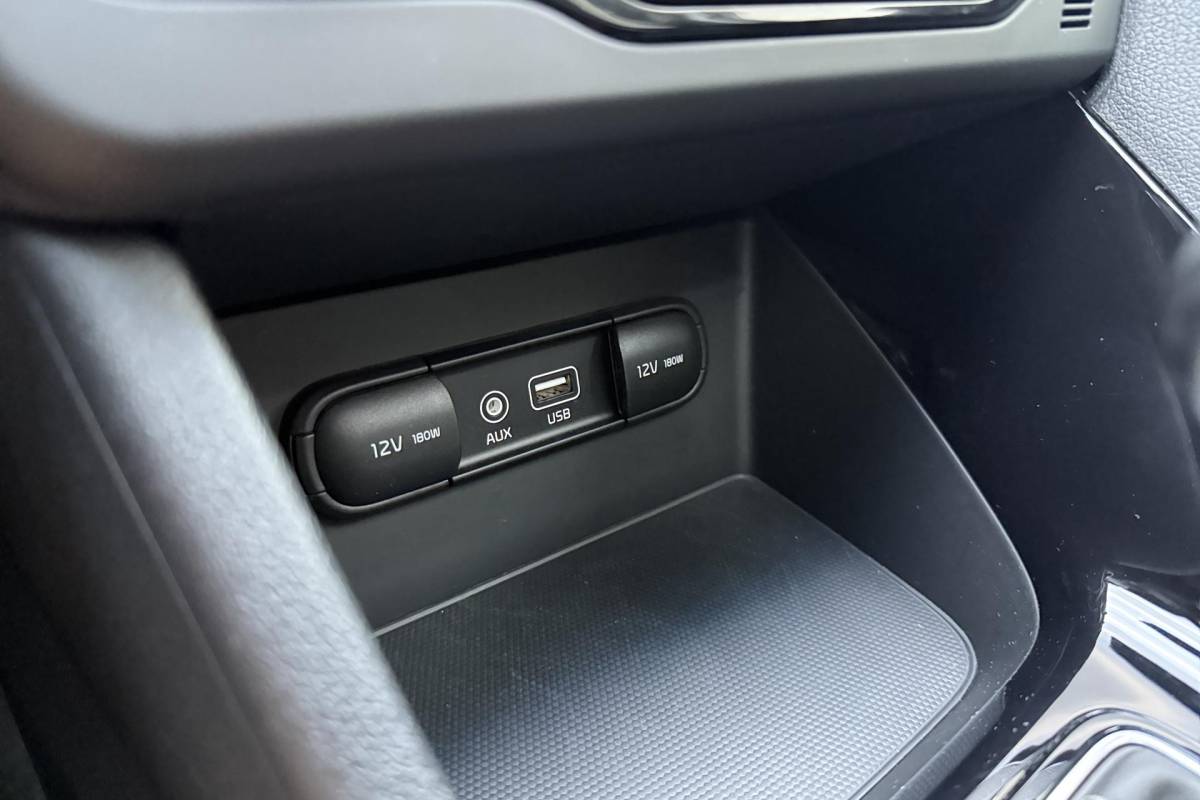 Kia Niro Kia Niro 1.6 GDi Hybrid Edition | Trekhaak | Navigatie | Stoel/Stuur verwarming | Cruise control | Parkeersensoren | Achteruitrijcamera | Stuurbediening | Schuif/kanteldak | Apple carplay/Android auto