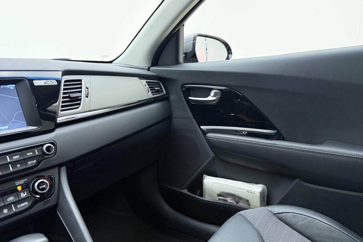 Kia Niro Kia Niro 1.6 GDi Hybrid Edition | Trekhaak | Navigatie | Stoel/Stuur verwarming | Cruise control | Parkeersensoren | Achteruitrijcamera | Stuurbediening | Schuif/kanteldak | Apple carplay/Android auto
