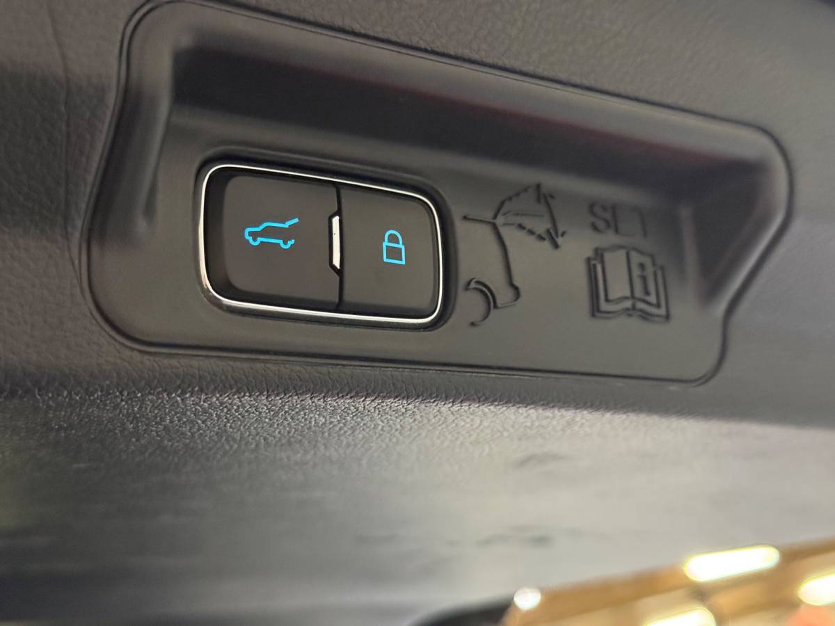 Ford Explorer Ford EXPLORER 3.0 V6 EcoBoost PHEV ST-Line | Pano | Carplay | Stuur/Stoelverwarming | Trekhaak | Stoelverkoeling | 7 Zits