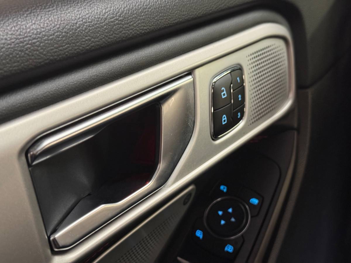 Ford Explorer Ford EXPLORER 3.0 V6 EcoBoost PHEV ST-Line | Pano | Carplay | Stuur/Stoelverwarming | Trekhaak | Stoelverkoeling | 7 Zits