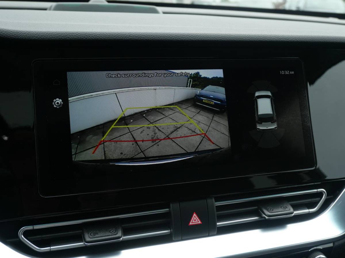 Kia e-Niro Kia e-Niro DynamicPlusLine 64 kWh | Cruise | Carplay | Keyless | Navi | Stoel-stuurverwarming | Schuif-kanteldak