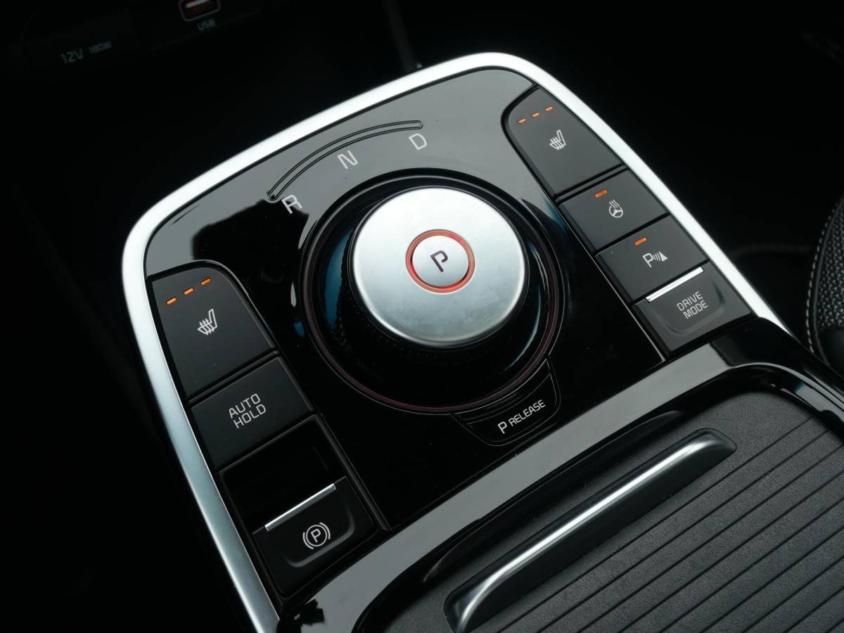 Kia e-Niro Kia e-Niro DynamicPlusLine 64 kWh | Cruise | Carplay | Keyless | Navi | Stoel-stuurverwarming | Schuif-kanteldak