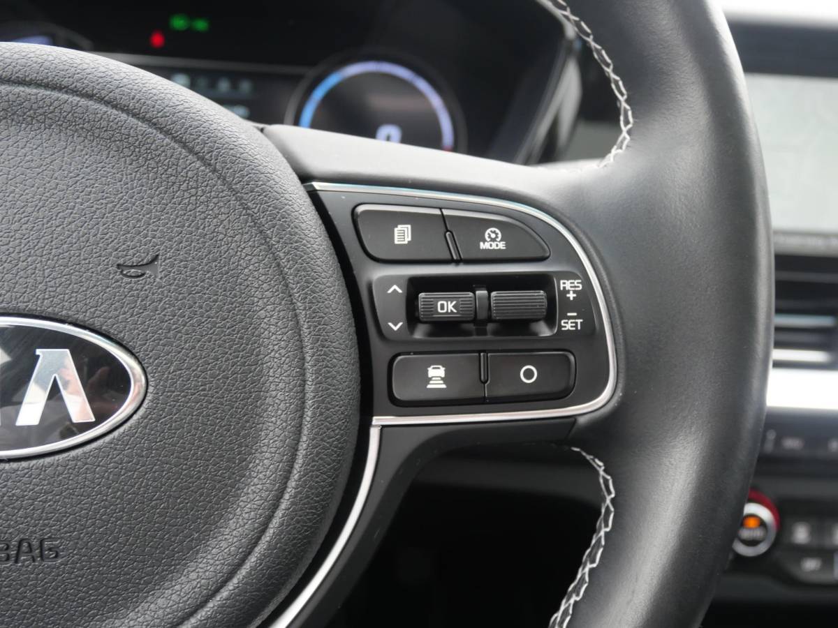Kia e-Niro Kia e-Niro DynamicPlusLine 64 kWh | Cruise | Carplay | Keyless | Navi | Stoel-stuurverwarming | Schuif-kanteldak