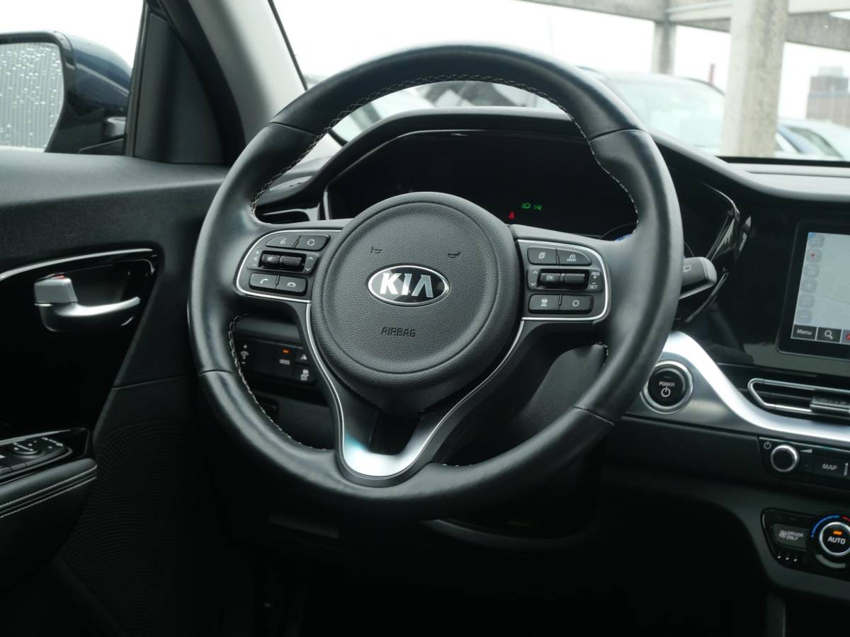 Kia e-Niro Kia e-Niro DynamicPlusLine 64 kWh | Cruise | Carplay | Keyless | Navi | Stoel-stuurverwarming | Schuif-kanteldak