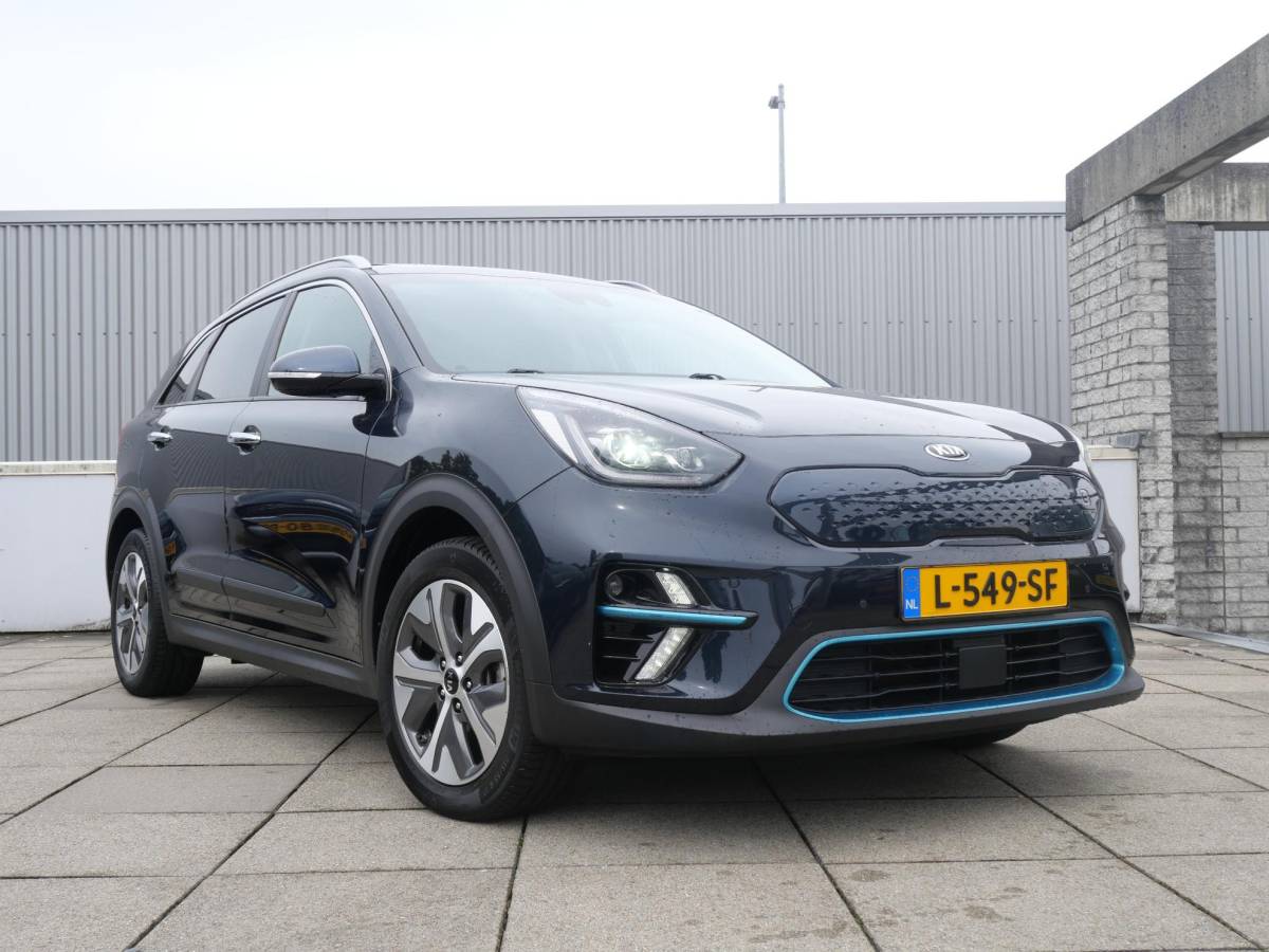 Kia e-Niro Kia e-Niro DynamicPlusLine 64 kWh | Cruise | Carplay | Keyless | Navi | Stoel-stuurverwarming | Schuif-kanteldak