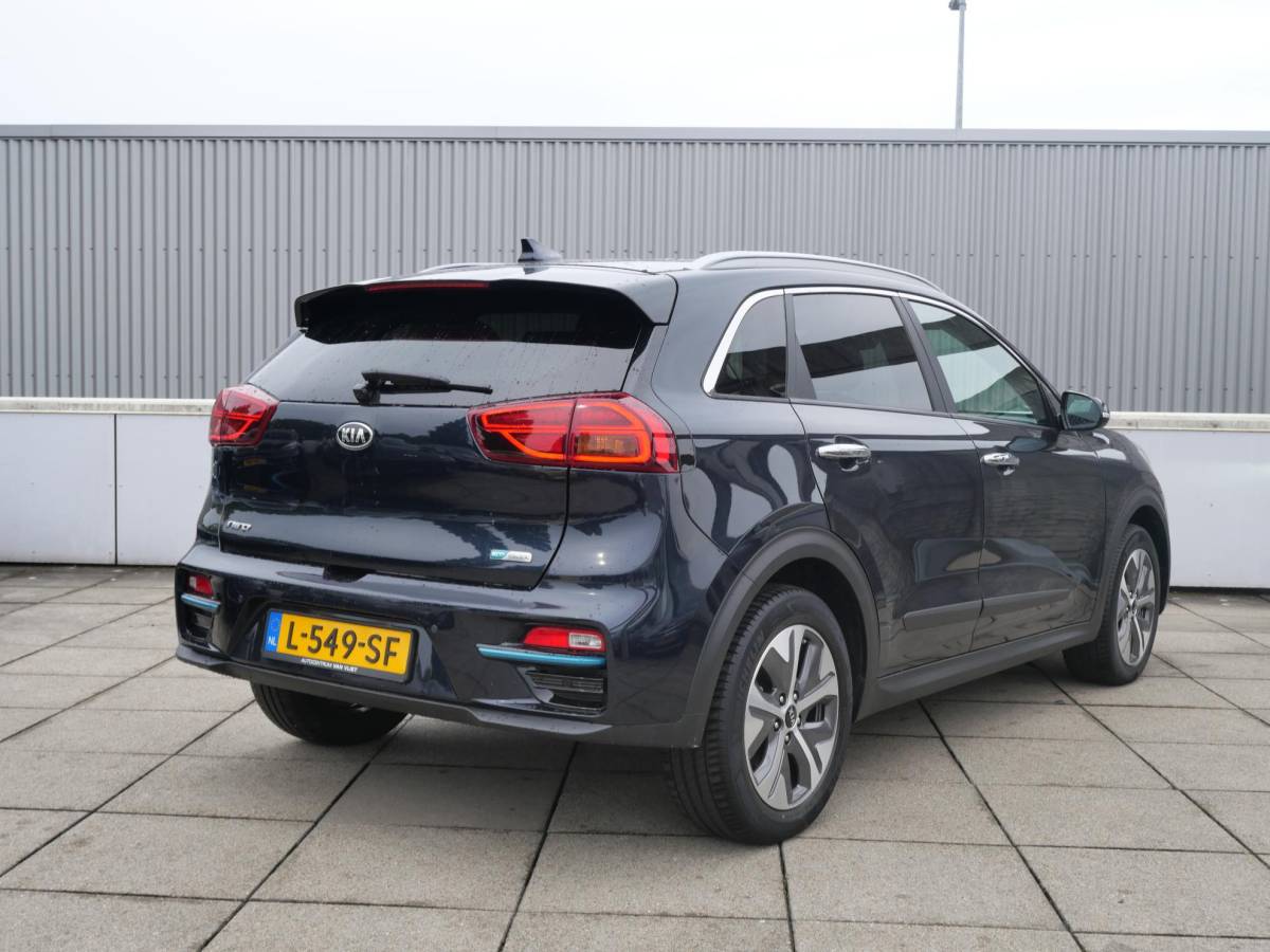 Kia e-Niro Kia e-Niro DynamicPlusLine 64 kWh | Cruise | Carplay | Keyless | Navi | Stoel-stuurverwarming | Schuif-kanteldak