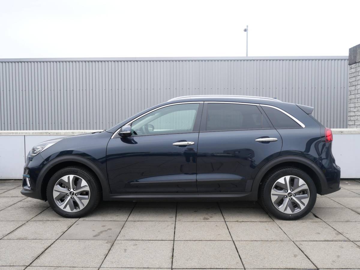 Kia e-Niro Kia e-Niro DynamicPlusLine 64 kWh | Cruise | Carplay | Keyless | Navi | Stoel-stuurverwarming | Schuif-kanteldak