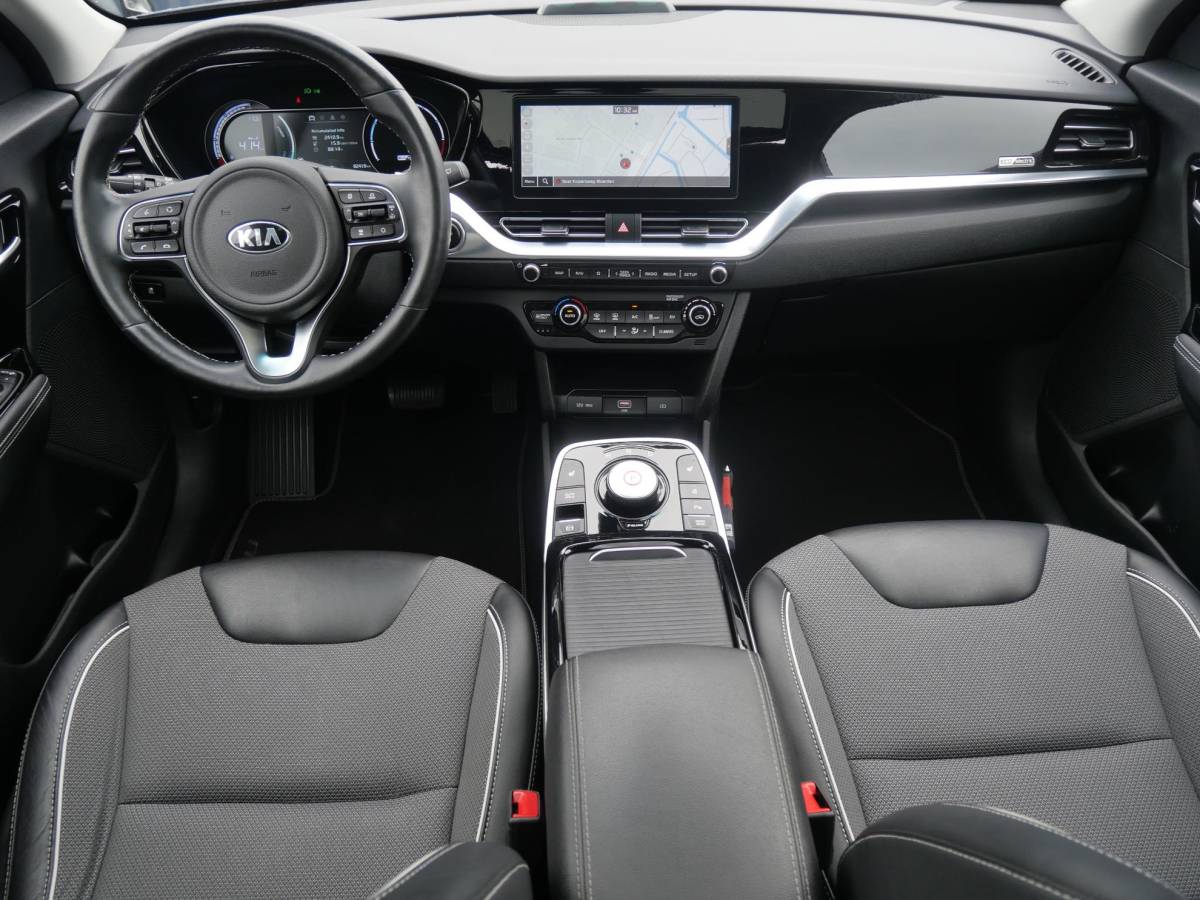 Kia e-Niro Kia e-Niro DynamicPlusLine 64 kWh | Cruise | Carplay | Keyless | Navi | Stoel-stuurverwarming | Schuif-kanteldak