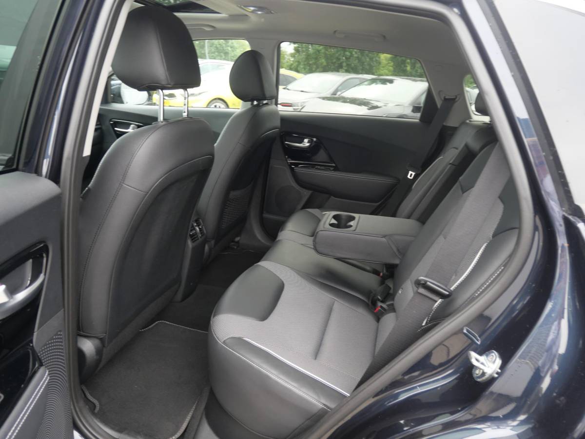 Kia e-Niro Kia e-Niro DynamicPlusLine 64 kWh | Cruise | Carplay | Keyless | Navi | Stoel-stuurverwarming | Schuif-kanteldak