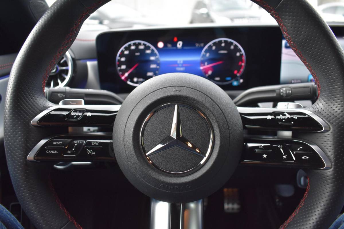 Mercedes-Benz CLA Mercedes CLA-klasse 180 AMG Line | Sfeerverlichting | Camera | Stoelverwarming |