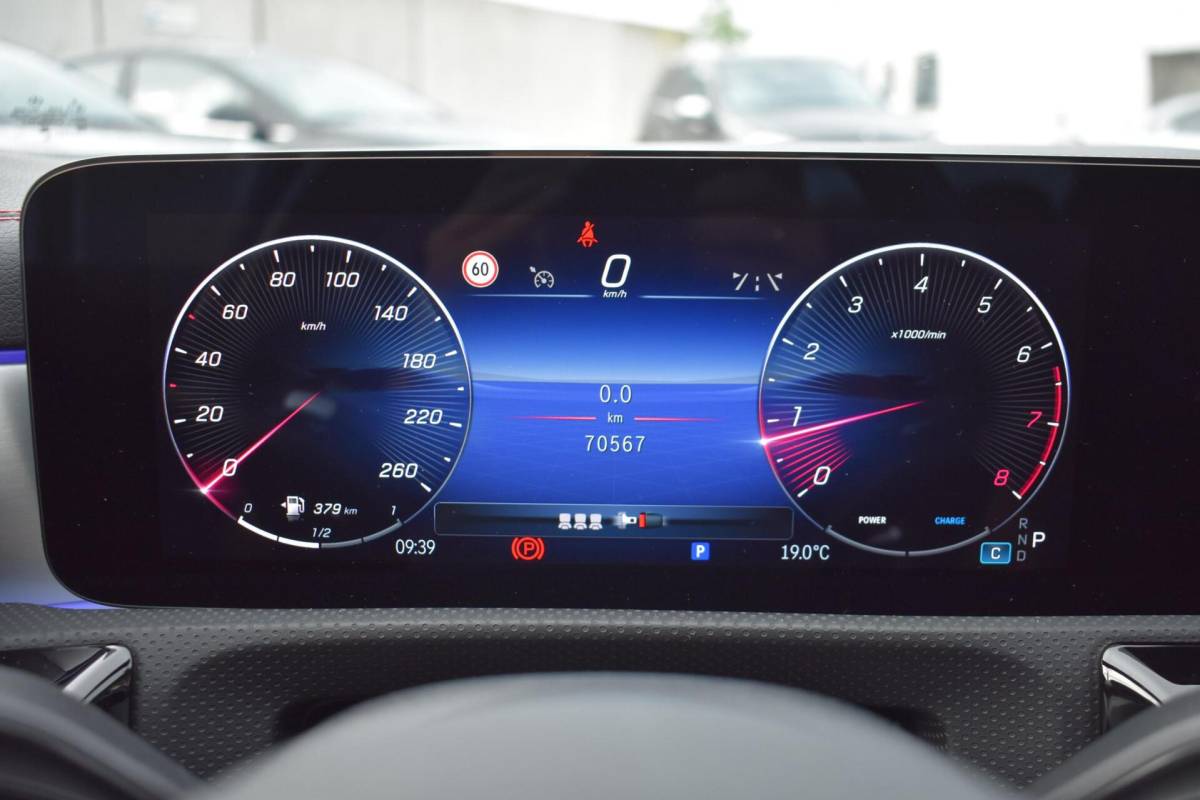 Mercedes-Benz CLA Mercedes CLA-klasse 180 AMG Line | Sfeerverlichting | Camera | Stoelverwarming |
