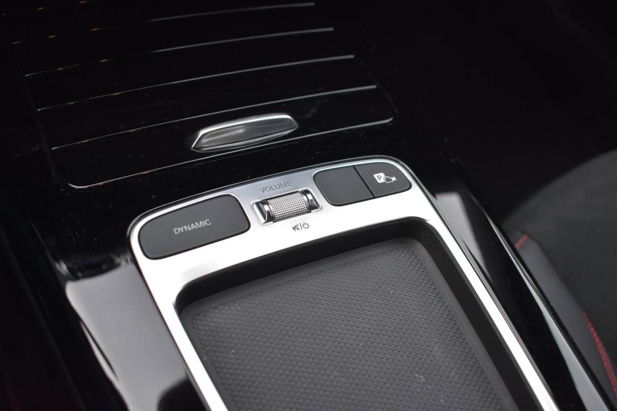 Mercedes-Benz CLA Mercedes CLA-klasse 180 AMG Line | Sfeerverlichting | Camera | Stoelverwarming |