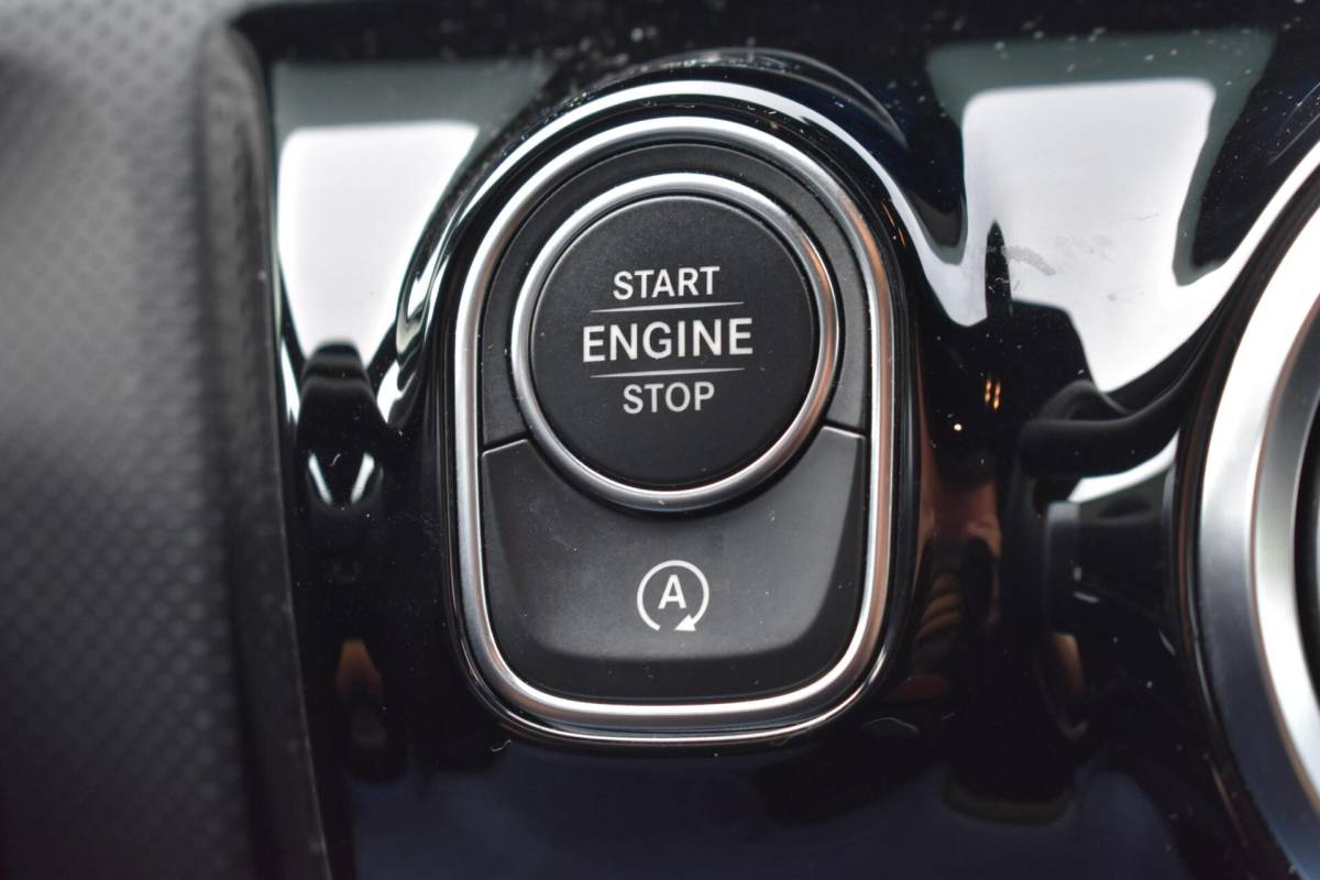 Mercedes-Benz CLA Mercedes CLA-klasse 180 AMG Line | Sfeerverlichting | Camera | Stoelverwarming |
