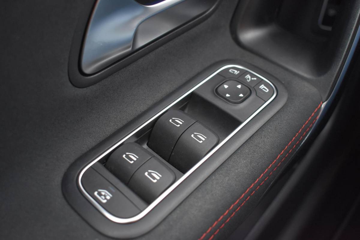 Mercedes-Benz CLA Mercedes CLA-klasse 180 AMG Line | Sfeerverlichting | Camera | Stoelverwarming |