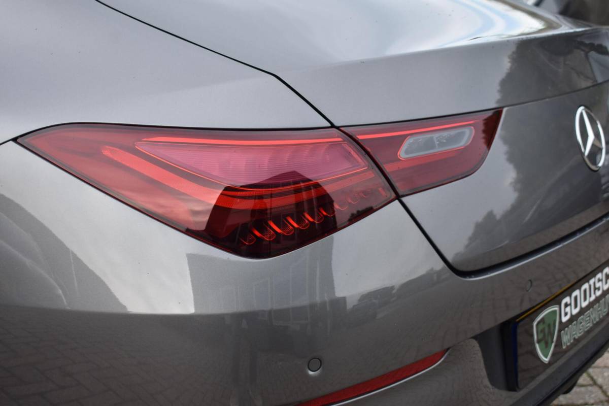 Mercedes-Benz CLA Mercedes CLA-klasse 180 AMG Line | Sfeerverlichting | Camera | Stoelverwarming |