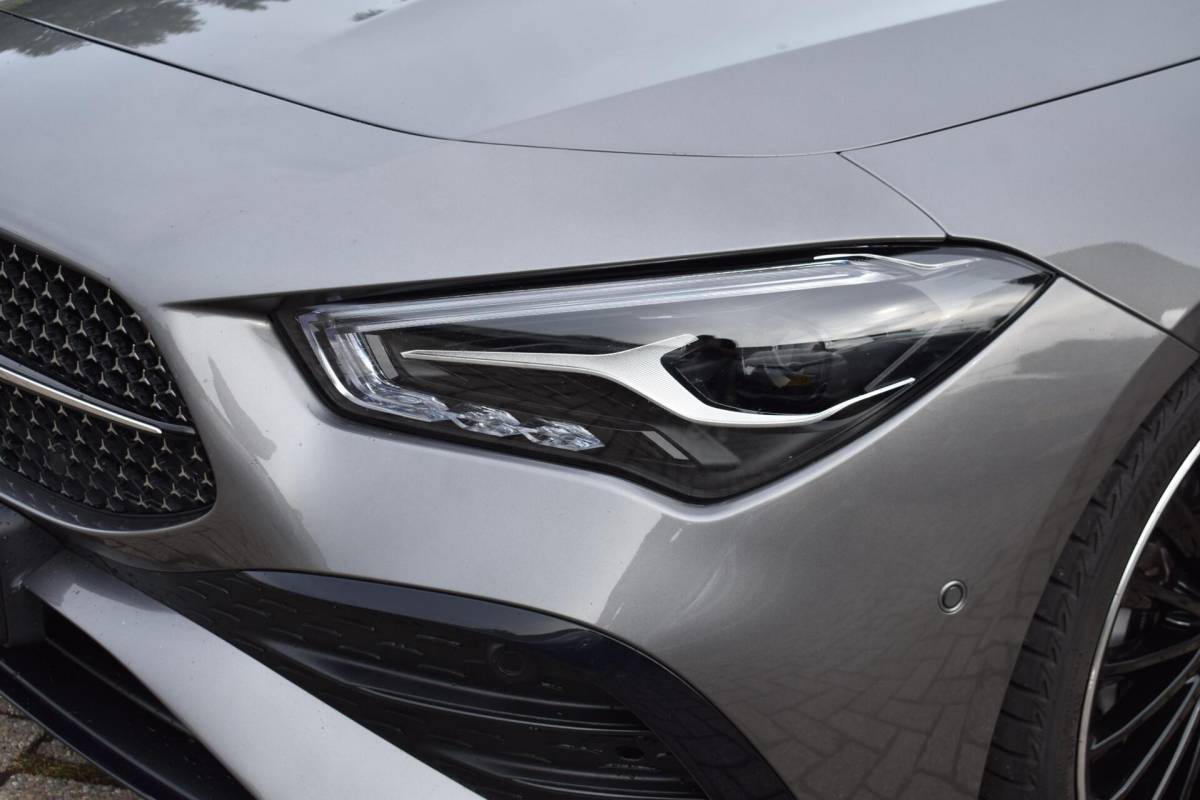 Mercedes-Benz CLA Mercedes CLA-klasse 180 AMG Line | Sfeerverlichting | Camera | Stoelverwarming |