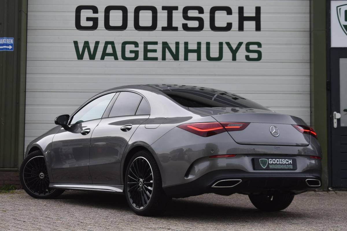 Mercedes-Benz CLA Mercedes CLA-klasse 180 AMG Line | Sfeerverlichting | Camera | Stoelverwarming |