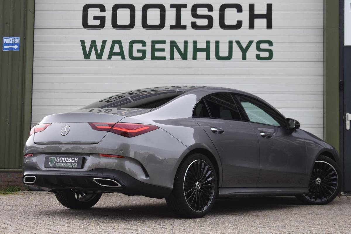 Mercedes-Benz CLA Mercedes CLA-klasse 180 AMG Line | Sfeerverlichting | Camera | Stoelverwarming |