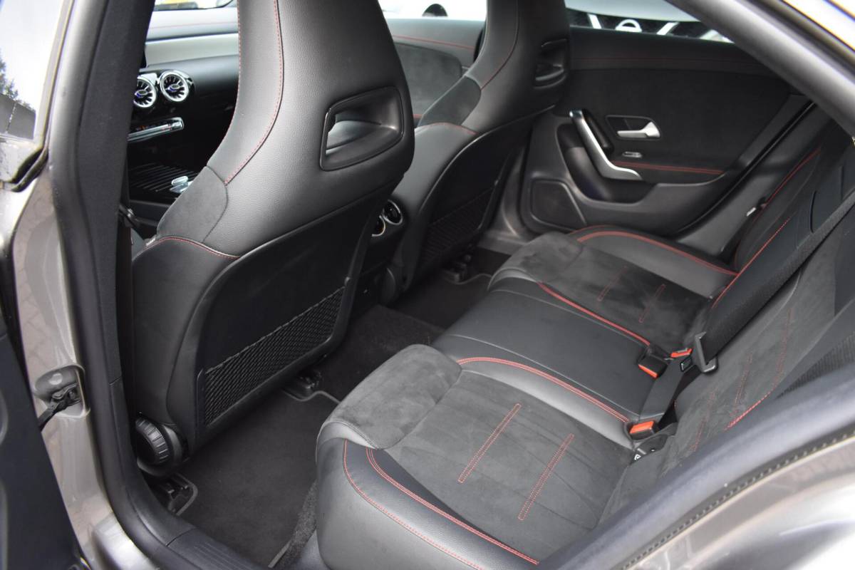 Mercedes-Benz CLA Mercedes CLA-klasse 180 AMG Line | Sfeerverlichting | Camera | Stoelverwarming |