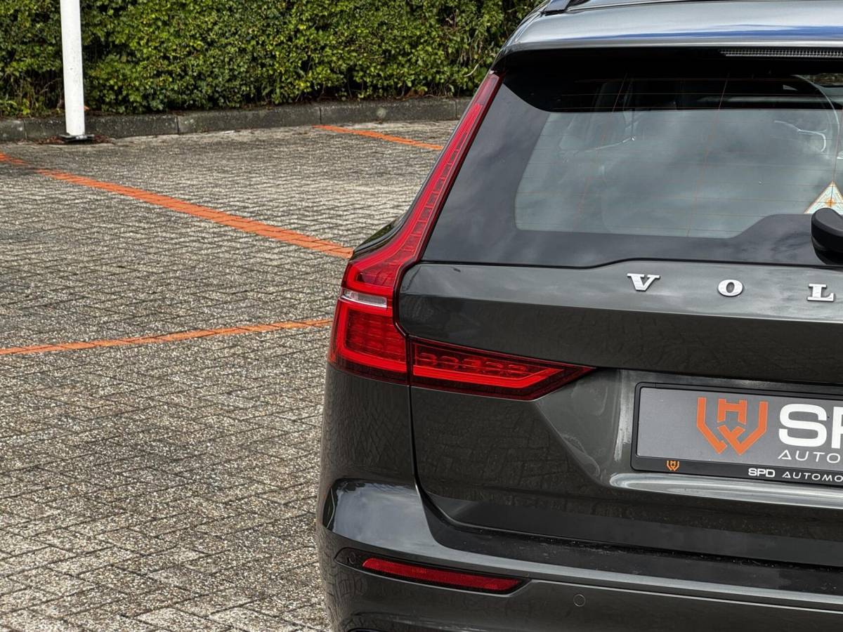 Volvo V60 Volvo V60 2.0T6 Recharge AWD R-Design|Memory|ACC|H&K|Carplay