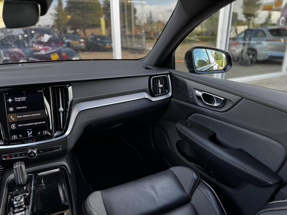 Volvo V60 Volvo V60 2.0T6 Recharge AWD R-Design|Memory|ACC|H&K|Carplay