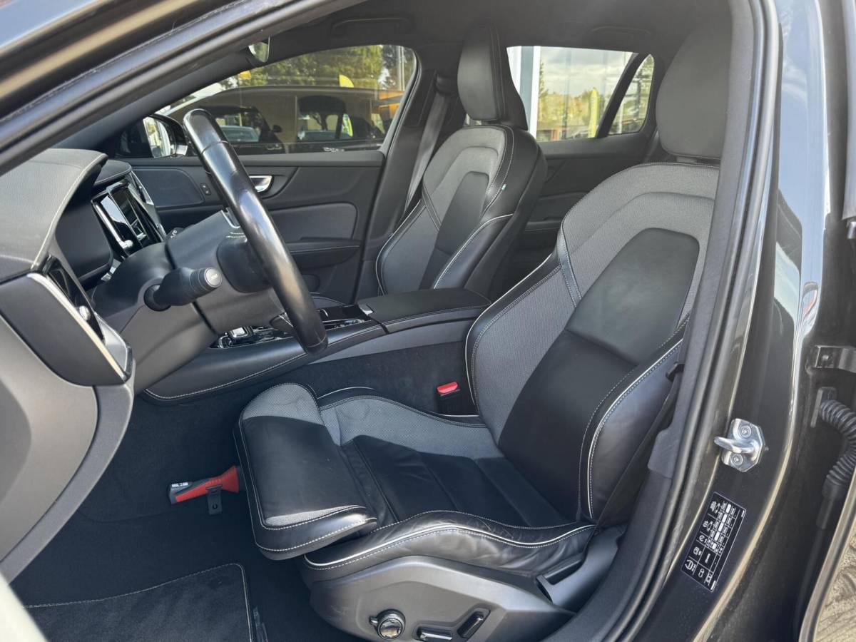 Volvo V60 Volvo V60 2.0T6 Recharge AWD R-Design|Memory|ACC|H&K|Carplay