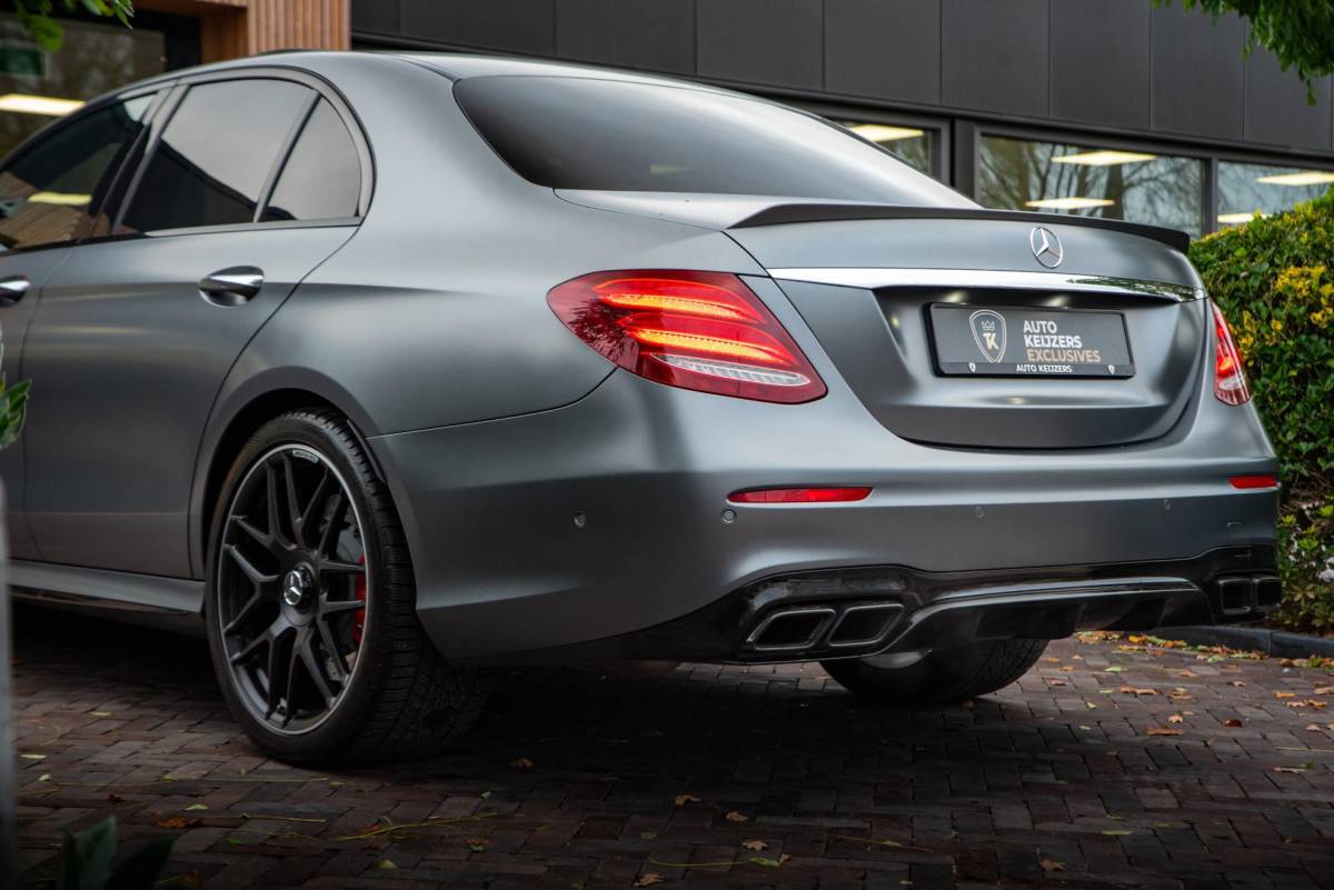 Mercedes-Benz E-Klasse Mercedes-Benz E-klasse AMG 63 4MATIC Premium Plus Schuifdak HUD Stoelvent. 360camera Burmester Memory Stoelventil.
