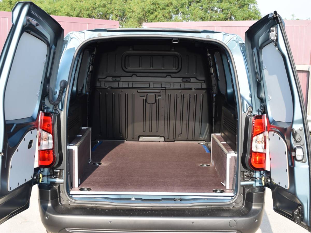 Opel Combo-e Opel Combo Electric 136 L2 50kWh l Camera l Apple Carplay/Android Auto l Betimmering