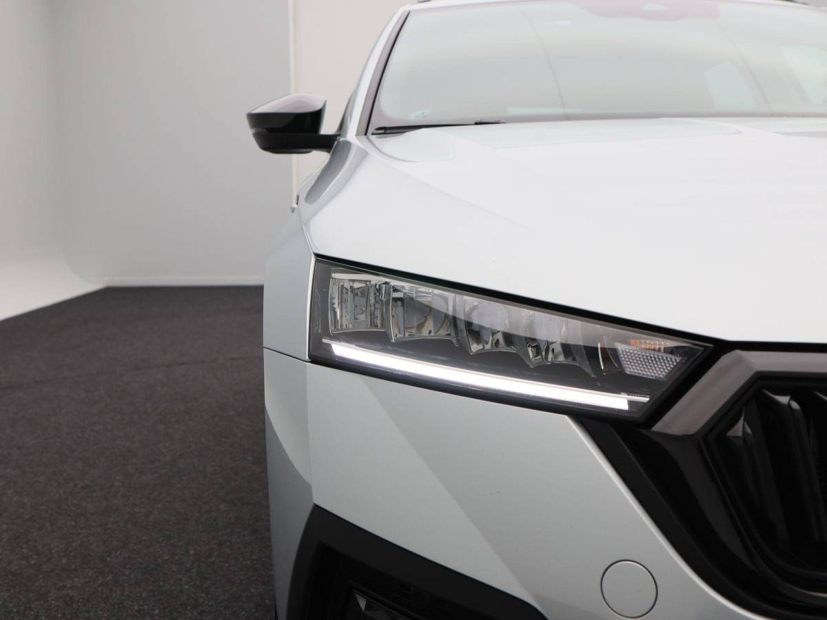 Škoda Octavia Skoda Octavia Combi 1.4 TSI iV 204 Pk PHEV Sportline Business | Panoramadak | Adaptive Cruise | 17 Inch | Sportstoelen | Privacy Glass | Stoelverwarming | 89.640 Km!!