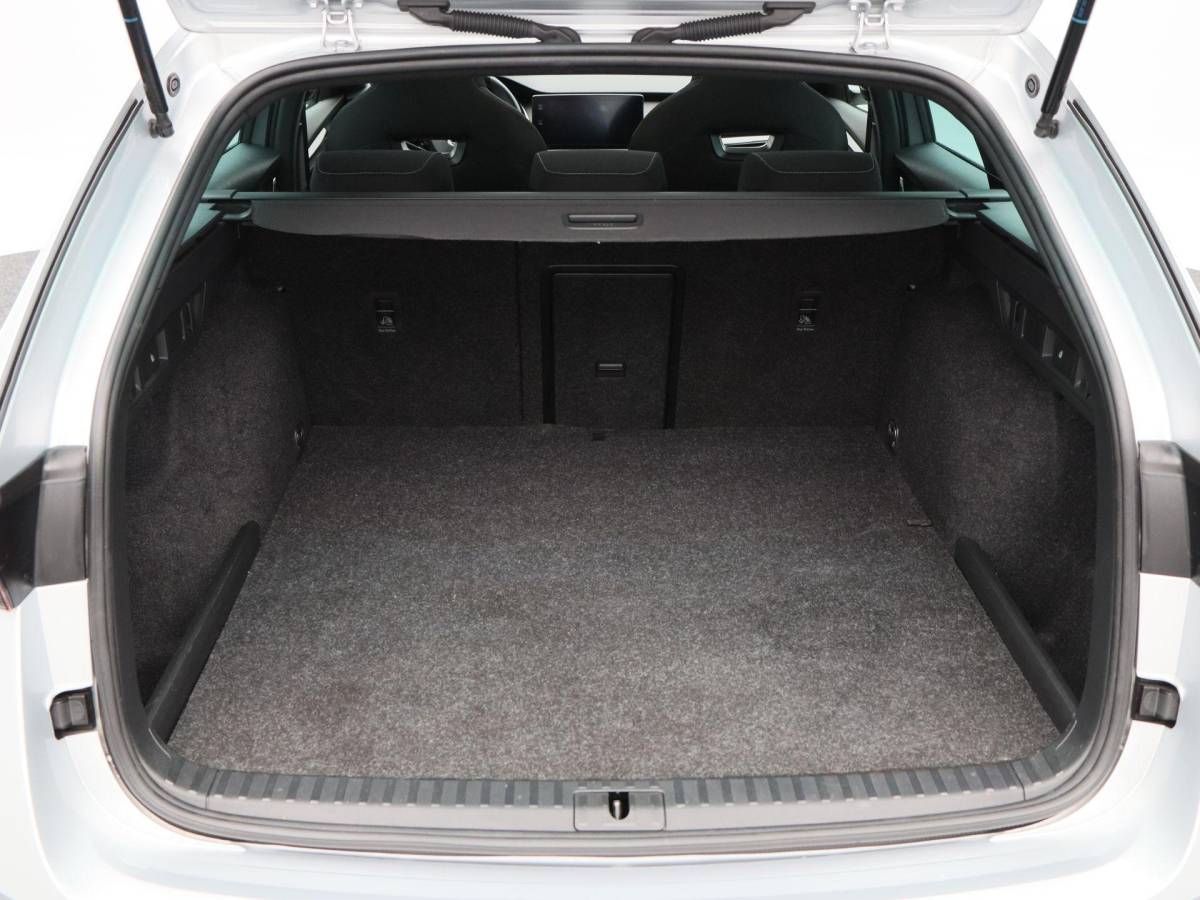 Škoda Octavia Skoda Octavia Combi 1.4 TSI iV 204 Pk PHEV Sportline Business | Panoramadak | Adaptive Cruise | 17 Inch | Sportstoelen | Privacy Glass | Stoelverwarming | 89.640 Km!!