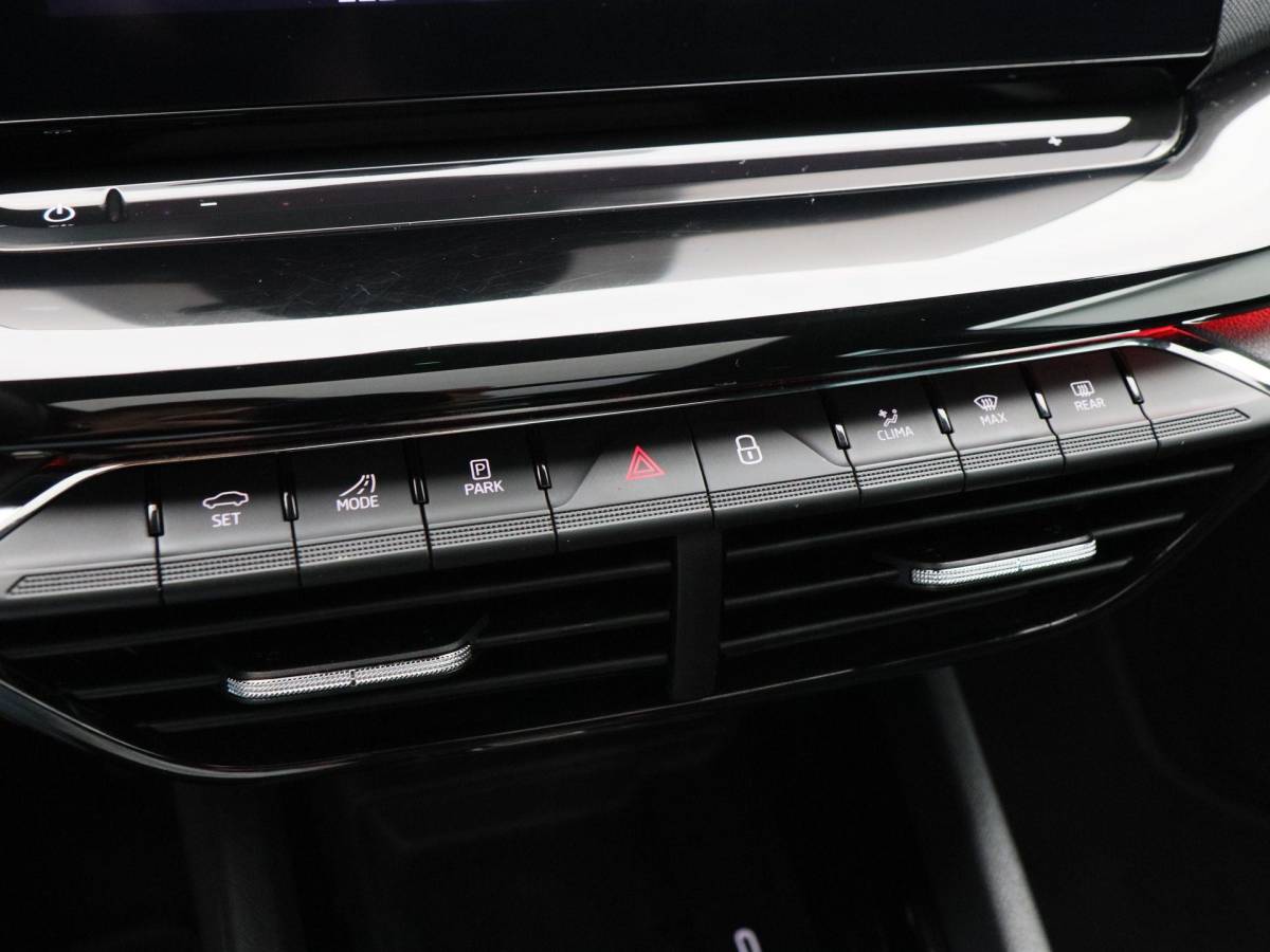 Škoda Octavia Skoda Octavia Combi 1.4 TSI iV 204 Pk PHEV Sportline Business | Panoramadak | Adaptive Cruise | 17 Inch | Sportstoelen | Privacy Glass | Stoelverwarming | 89.640 Km!!
