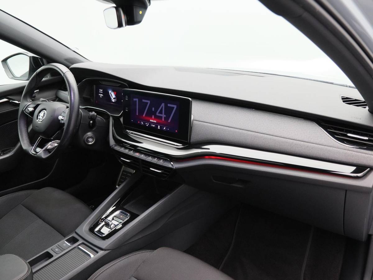 Škoda Octavia Skoda Octavia Combi 1.4 TSI iV 204 Pk PHEV Sportline Business | Panoramadak | Adaptive Cruise | 17 Inch | Sportstoelen | Privacy Glass | Stoelverwarming | 89.640 Km!!