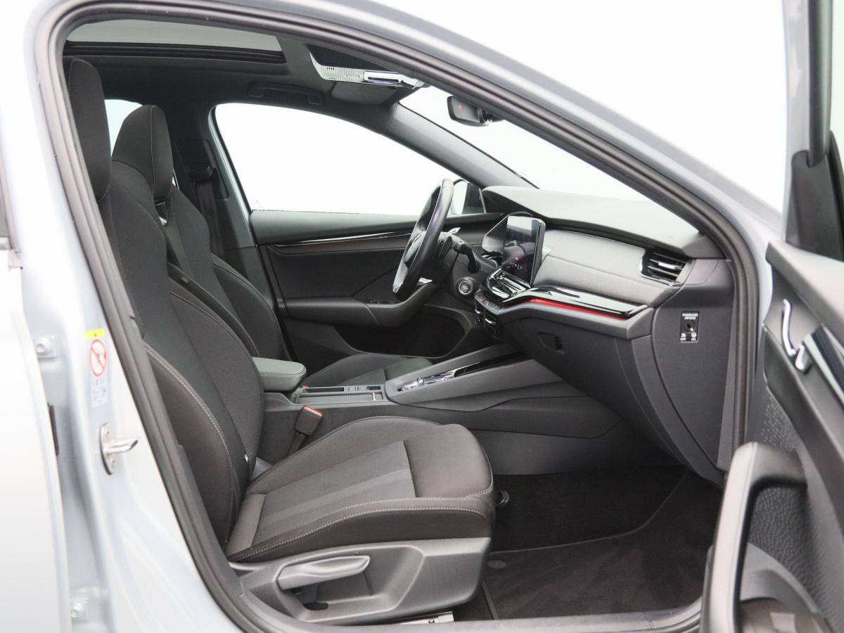 Škoda Octavia Skoda Octavia Combi 1.4 TSI iV 204 Pk PHEV Sportline Business | Panoramadak | Adaptive Cruise | 17 Inch | Sportstoelen | Privacy Glass | Stoelverwarming | 89.640 Km!!
