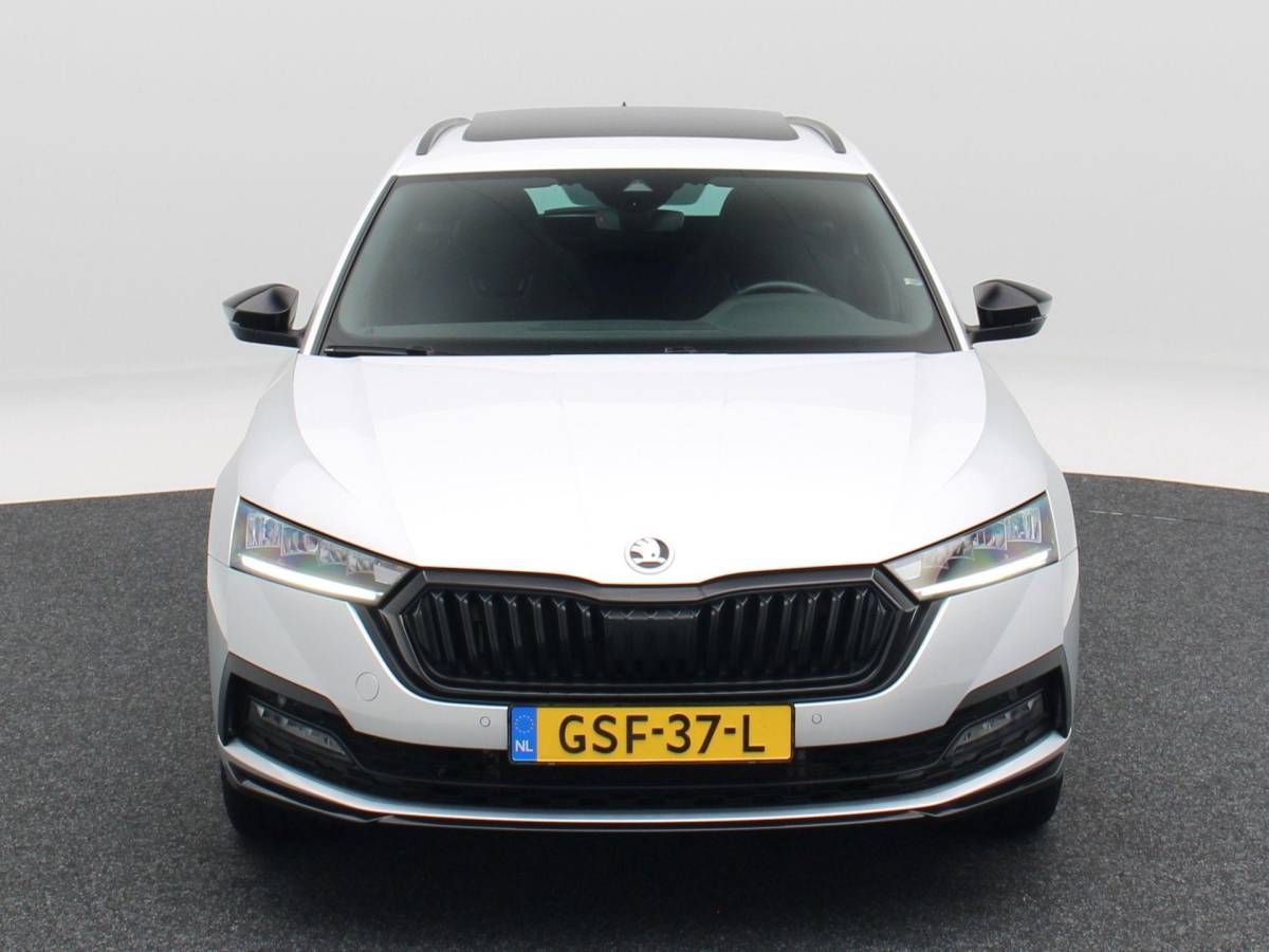 Škoda Octavia Skoda Octavia Combi 1.4 TSI iV 204 Pk PHEV Sportline Business | Panoramadak | Adaptive Cruise | 17 Inch | Sportstoelen | Privacy Glass | Stoelverwarming | 89.640 Km!!