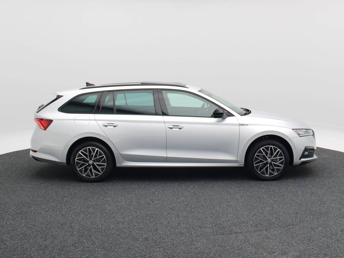 Škoda Octavia Skoda Octavia Combi 1.4 TSI iV 204 Pk PHEV Sportline Business | Panoramadak | Adaptive Cruise | 17 Inch | Sportstoelen | Privacy Glass | Stoelverwarming | 89.640 Km!!
