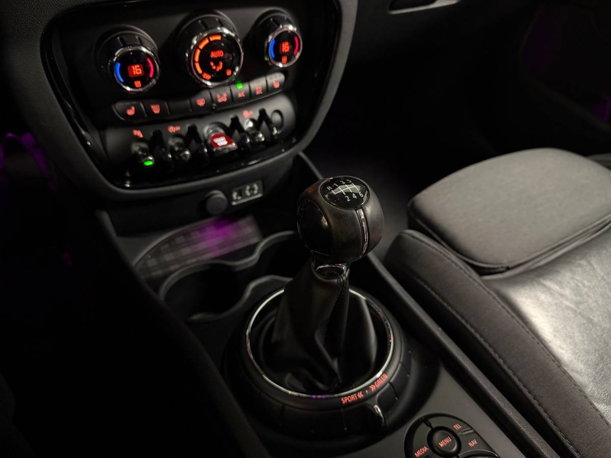MINI Clubman Mini Clubman 1.5 Cooper Chili Serious Business *Dealer OH* Stoelverw.|Keyless|Navi|Cruise|PDC|Half-leder|Sfeerverlichting