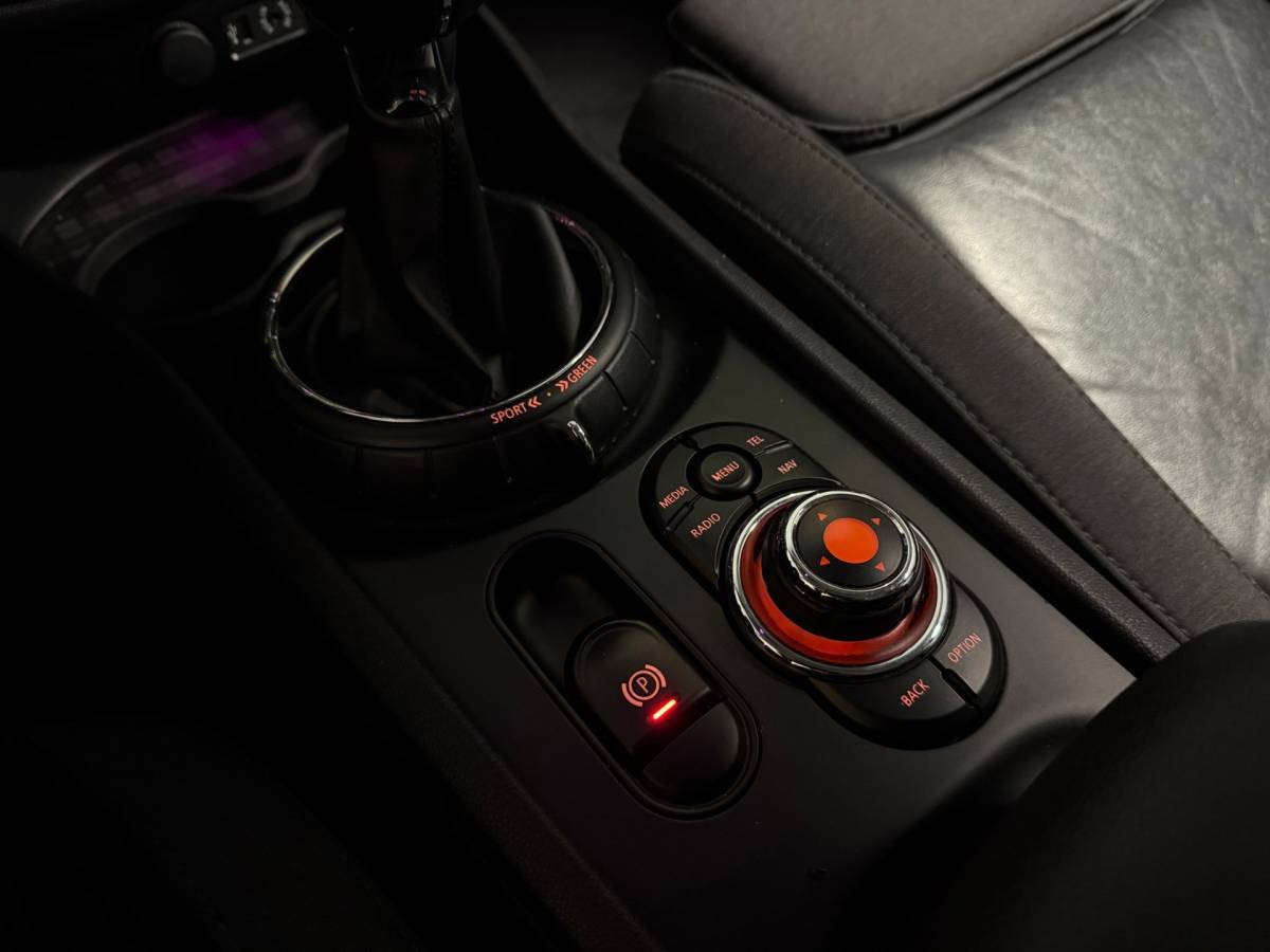 MINI Clubman Mini Clubman 1.5 Cooper Chili Serious Business *Dealer OH* Stoelverw.|Keyless|Navi|Cruise|PDC|Half-leder|Sfeerverlichting
