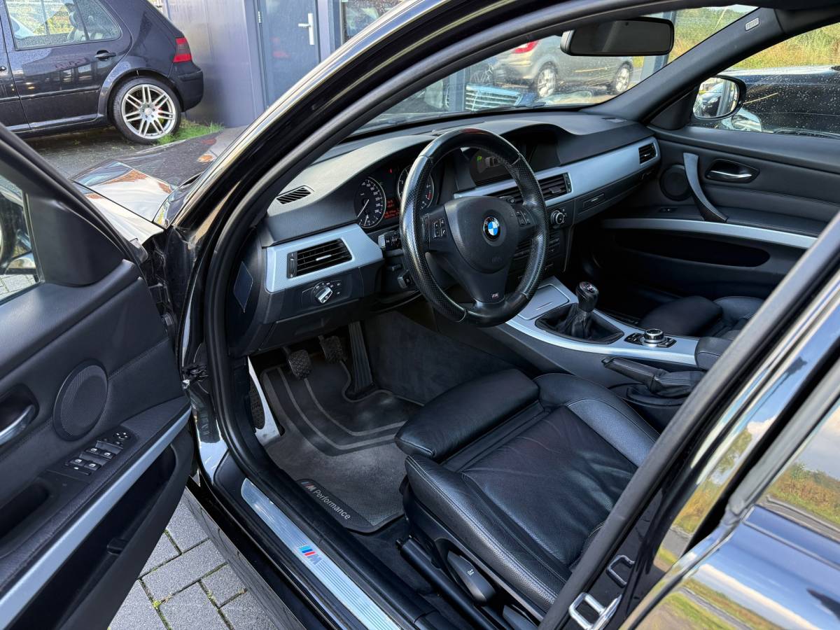BMW 3 Serie BMW 318i 2.0 LCI M-Sport Pano NaviProf Leer Stoelvw Trekhaak