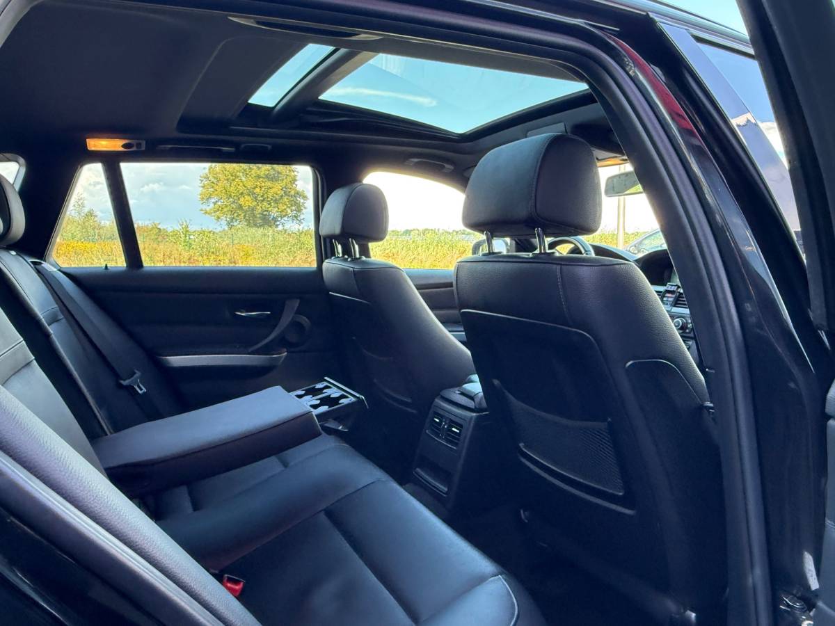 BMW 3 Serie BMW 318i 2.0 LCI M-Sport Pano NaviProf Leer Stoelvw Trekhaak