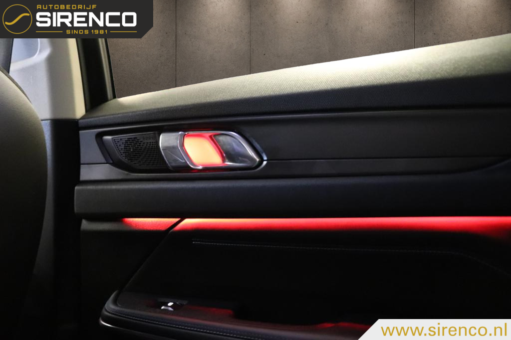 Lynk & Co 01 Lynk & Co 01 1.5 | komt binnen | panodak | stoelverwarming |Android auto & Apple carplay |dab | adaptive cruise control | sfeerverlichting |