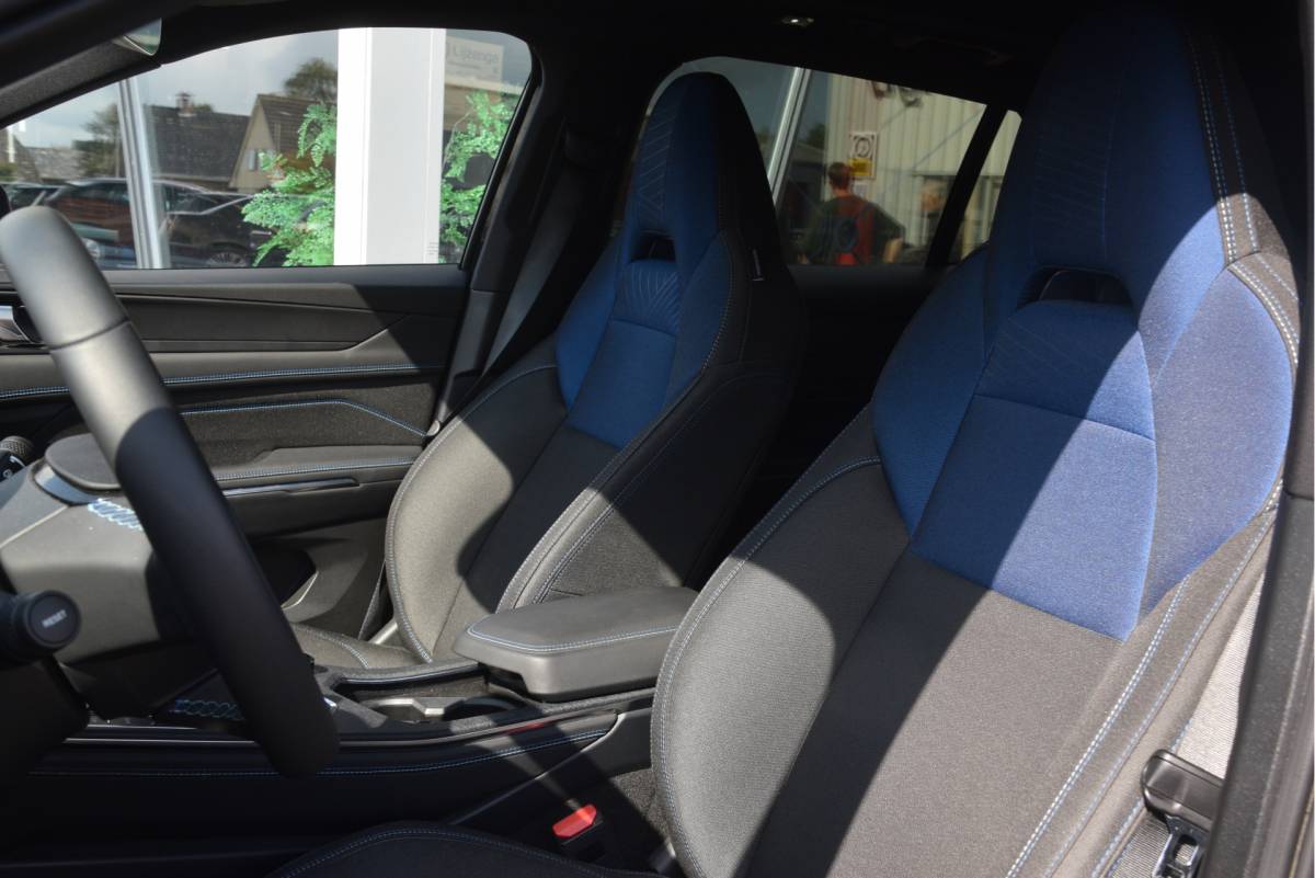 Lynk & Co 01 Lynk & Co 01 1.5 Carplay | Camera | LMV | Bluetooth | Navi