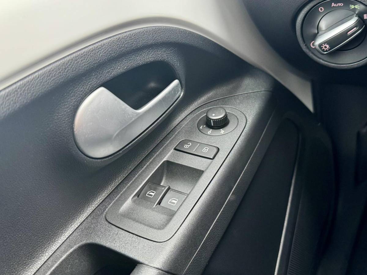 Volkswagen e-up! Volkswagen e-Up! | Nieuwe Model | 100% Elektrisch | LAGE KM ! | 5 Drs. | Cruise | Camera | Stoelverwarming |