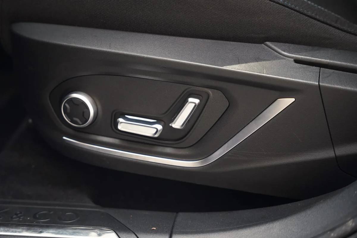 Lynk & Co 01 Lynk & Co 01 1.5 PHEV [ Panorama Navi 360°-Camera Keyless ]