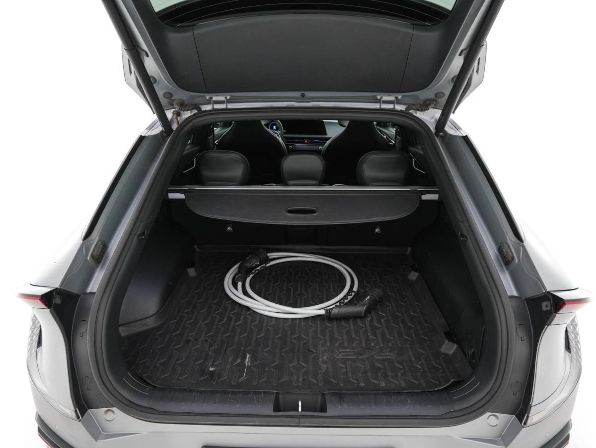 Kia EV6 Kia EV6 GT-Line AWD 77.4 kWh [3-Fase-11kW] (INCL-BTW) Aut. *PANO | HEAD-UP | LEATHER-ALCANTARA | ADAPTIVE-CRUISE | DIGI-COCKPIT | MERIDIAN-AUDIO | MEMORYPACK | FULL-LED | KEYLESS | TOPVIEW | DAB | BLINDSPOT | NAVI-FULLMAP | 20”ALU |