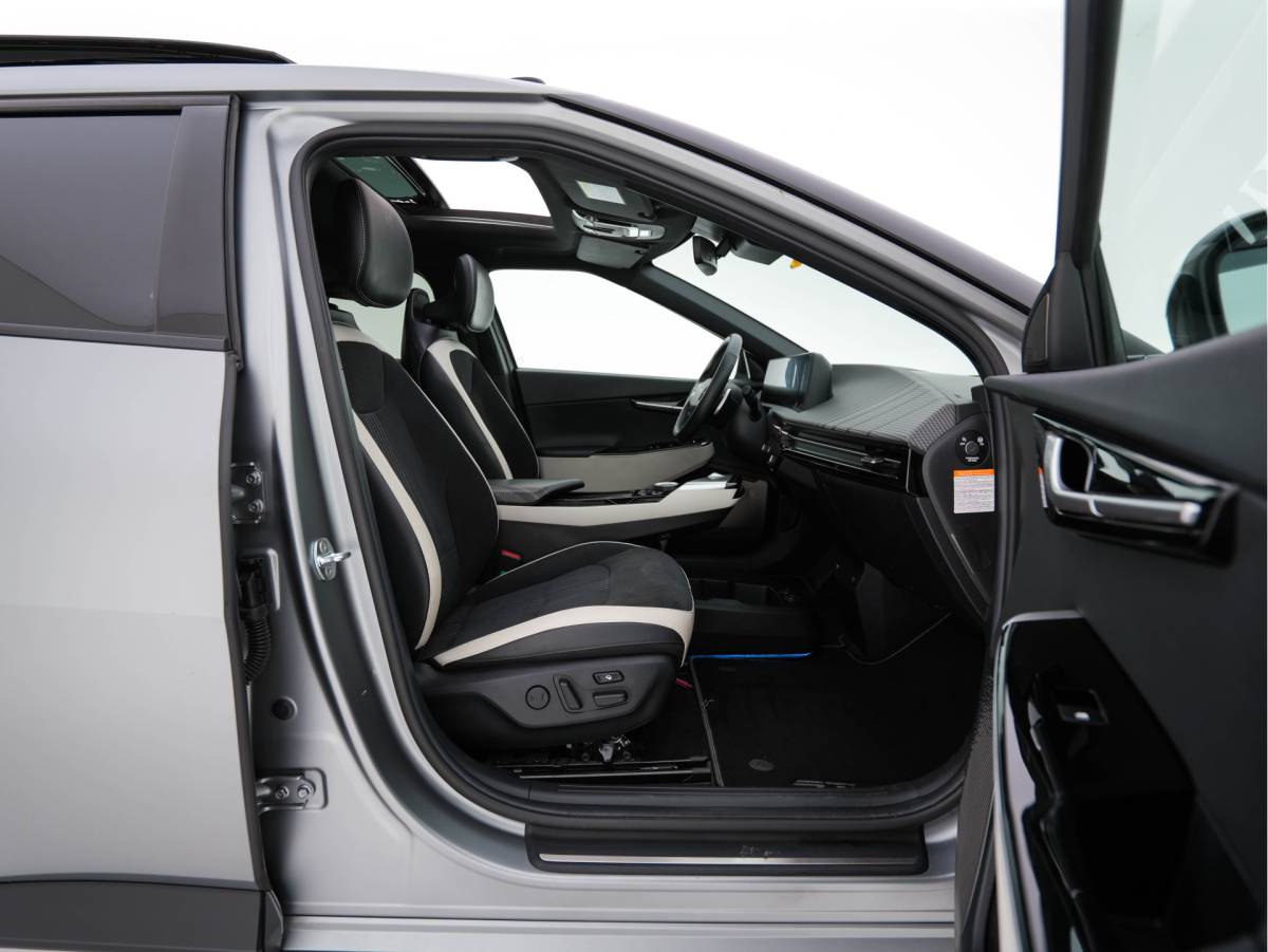 Kia EV6 Kia EV6 GT-Line AWD 77.4 kWh [3-Fase-11kW] (INCL-BTW) Aut. *PANO | HEAD-UP | LEATHER-ALCANTARA | ADAPTIVE-CRUISE | DIGI-COCKPIT | MERIDIAN-AUDIO | MEMORYPACK | FULL-LED | KEYLESS | TOPVIEW | DAB | BLINDSPOT | NAVI-FULLMAP | 20”ALU |