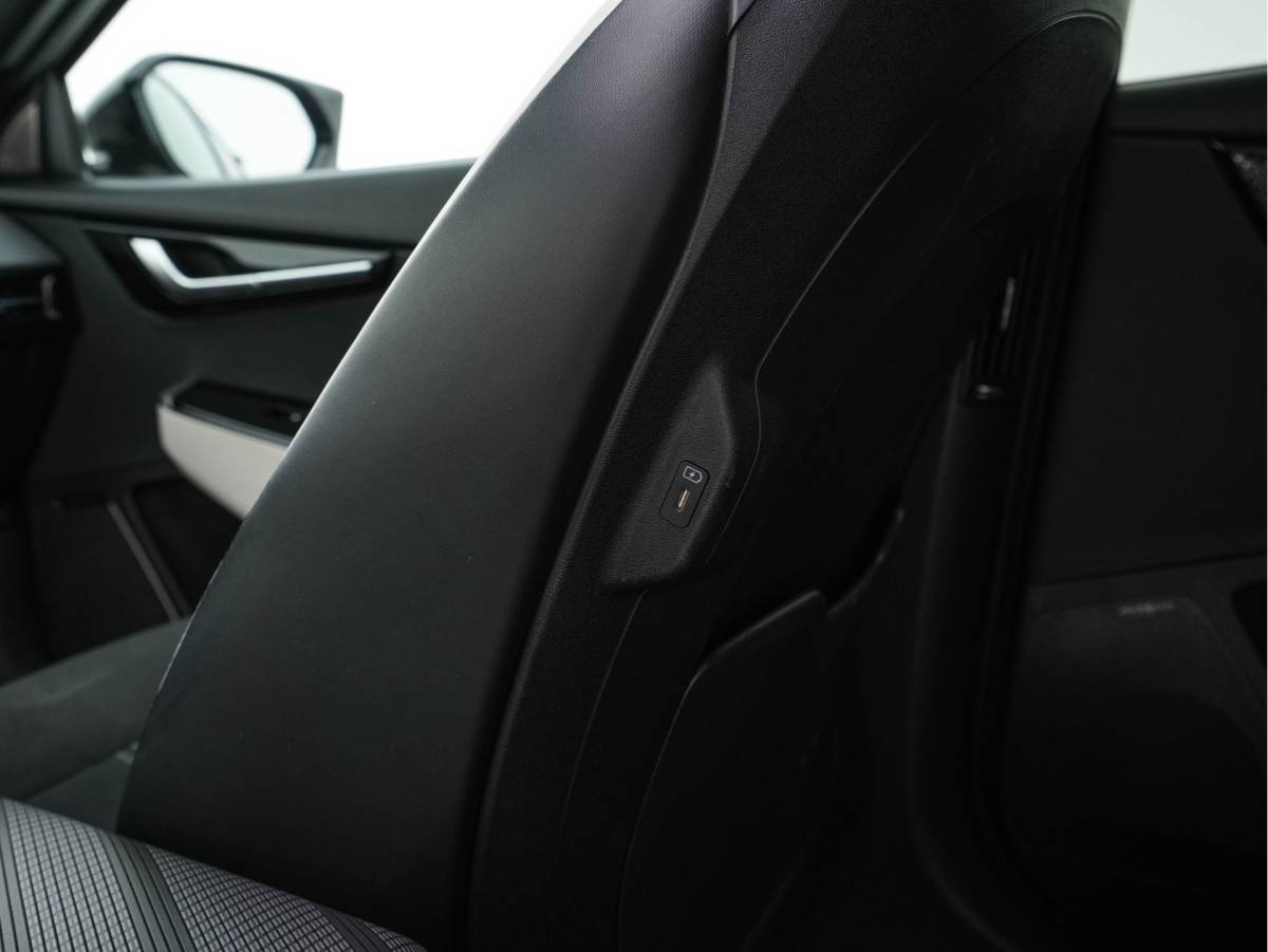 Kia EV6 Kia EV6 GT-Line AWD 77.4 kWh [3-Fase-11kW] (INCL-BTW) Aut. *PANO | HEAD-UP | LEATHER-ALCANTARA | ADAPTIVE-CRUISE | DIGI-COCKPIT | MERIDIAN-AUDIO | MEMORYPACK | FULL-LED | KEYLESS | TOPVIEW | DAB | BLINDSPOT | NAVI-FULLMAP | 20”ALU |